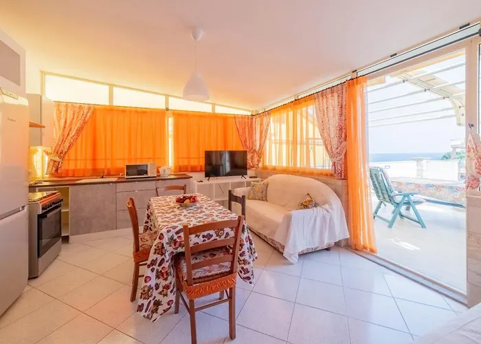 Maga House جيارديني ناكسوس